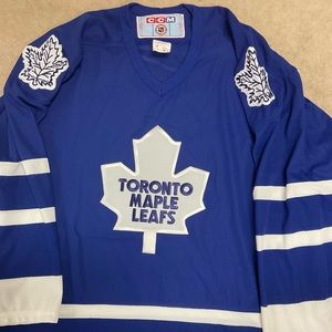 Toronto Maple Leafs jersey. Size XL.